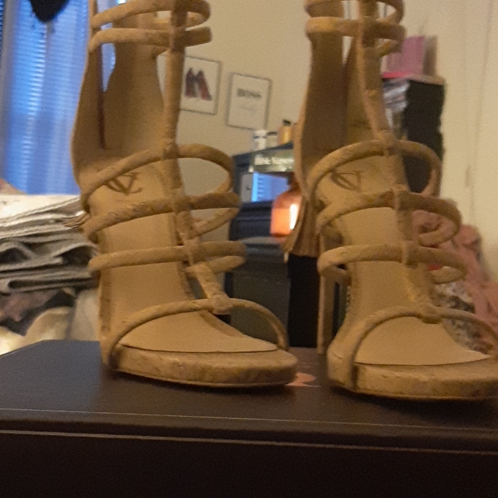 Heels - Picture 3 of 3